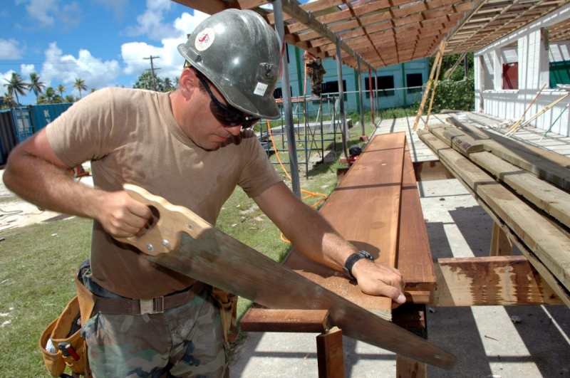 charpentier-AIGLUN-min_worker_construction_building_carpenter_male_job_build_helmet-893290